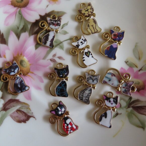 SET 10 Cat Charms Gold Tone Metal (F95) - Picture 1 of 4